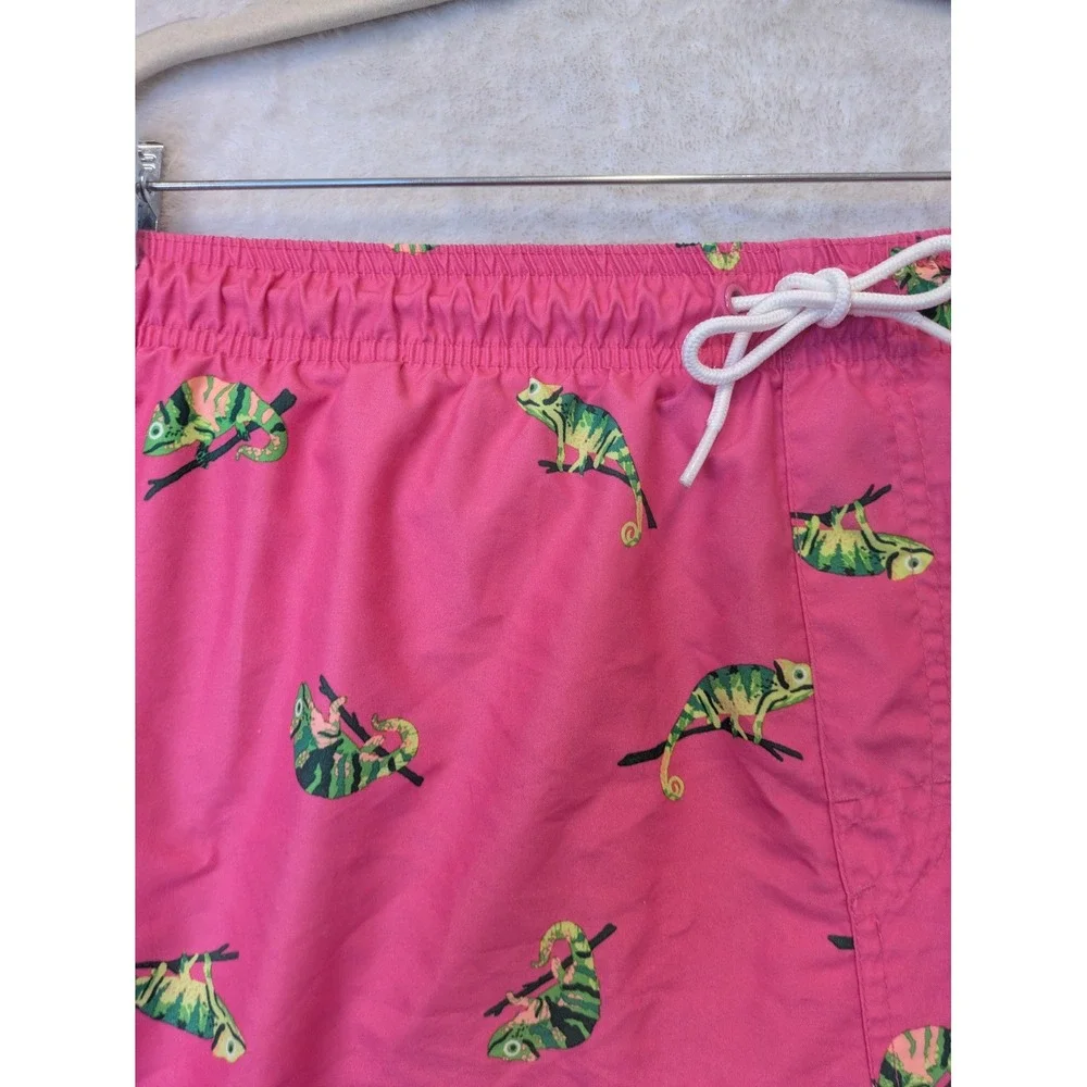 Old Navy make splash
